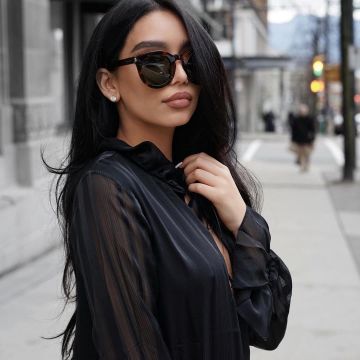 Lunettes de soleil de Janice Joostema sur l'Instagram account @janicejoostemaa