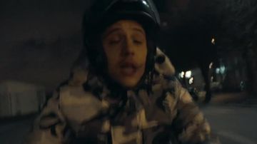 Parka militar gris de PLK en PLK - All Year Feat. Timal (Clip Oficial)