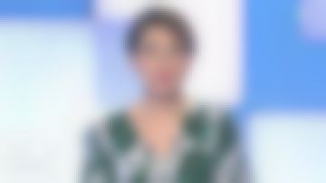 El vestido ajustado estampado de longitud media de Mélanie Taravant en C à dire le 20.02.2020