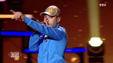 La casquette à fleurs de Heuss l'Enfoiré sur TF1 dans l'émission Malik Bentala ENCORE le direct le 20 février 2020