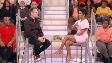 Alexander mcqueen Mini vestido rosa usado por Tamron Hall en Tamron Hall 19 de febrero de 2020