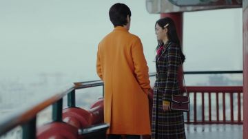Shoulder Bag worn by Seo Dan (Seo Ji-hye) in Crash Landing on You Episode 10