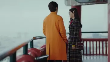 Sac bandoulière porté par Seo Dan (Seo Ji-hye) dans Crash à l'Atterrissage sur Vous de l'Épisode 10