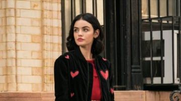 The jacket pattern hearts of Katy Keene (Lucy Hale) in Katy Keene (S01E03)