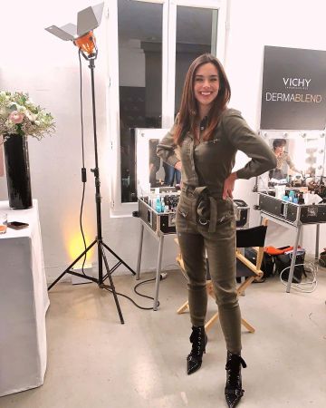 The combination of khaki Marine Lorphelin on the account Instagram of @marinelorphelin_off