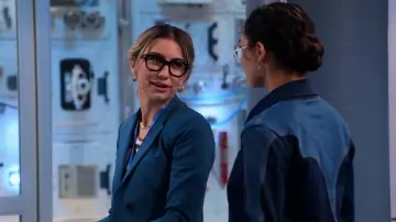 Anteojos oscuros de Tom Ford en la habana usados por Ava (Chelsea Kane) en The Expanding Universe of Ashley Garcia (S01E04)