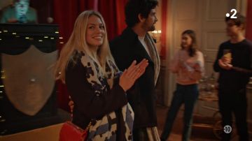 Le Foulard imprimé léopard de Johanna Lemeur (Aurore Delplace) dans Un si grand soleil