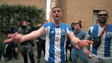 The jersey New Balance of FC Porto of Sofian in her video clip Of the Sick