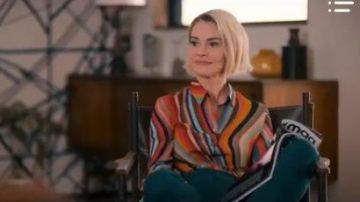 Blusa con estampado de rayas usada por Alice Pieszecki (Leisha Hailey) en The L Word: Generation Q Temporada 1 Episodio 8