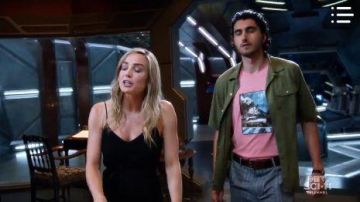 Noir Cami Combinaison portée par Sara Lance (Caity Lotz) dans DC Légendes de Demain Saison 5 Épisode 2