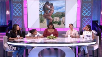 Zara Cream Plited Top usado por Adrienne Bailon en The Real (2013) febrero 20, 2020