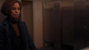 Blue coat worn by Mia Warren (Kerry Washington) in Little Fires Everywhere (Season 1)