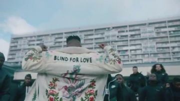 The jacket patterned white fruits brought by Niska in the clip Mr. D 4Keus