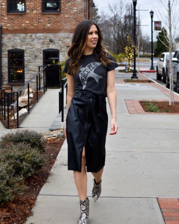 Tee Black of Meghan Basinger on the Instagram account @megbasinger