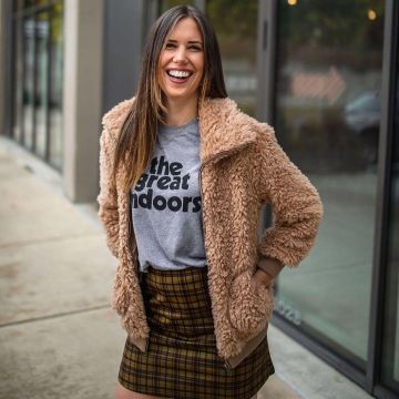 Fur Jack­et of Meghan Basinger on the Instagram account @megbasinger