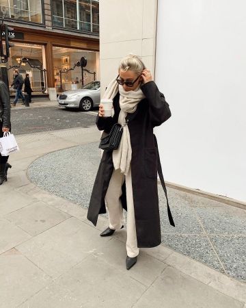 Noir Manteau Ceinturé d'Olivia Rose sur Instagram account @oliviarosesmithx
