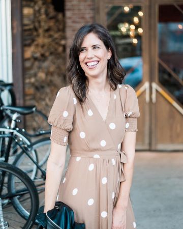 Pol­ka Dot Wrap Dress of Meghan Basinger on the Instagram account @megbasinger