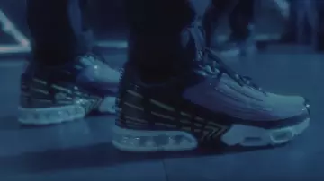 The sneakers worn by Bigflo in her video clip Dioscuri (Freestyle)
