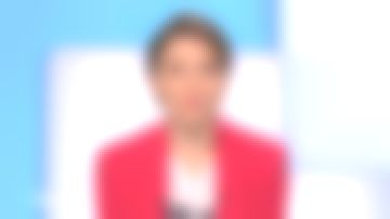 El collarín de chal rojo de Mélanie Taravant en C à dire