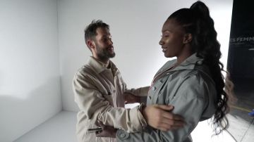 Veste à capuche ceintrée en coton gris de Aya Nakamura dans JACQUEMUS: HIS MOST EMOTIONAL SHOW! (+GIGI's HAIRFLIP!) By Loic Prigent