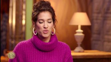 The sweater cut oversize with a wide turtleneck Laurie Cholewa in Tchi tcha the 22.02.2020