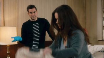 Black top with white horizontal stripes worn by David Rose (Daniel Levy) in Schitt's Creek (S03E08)