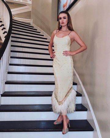 Plume Robe de Garniture de Maddison Brown sur Instagram account @maddisonbrown