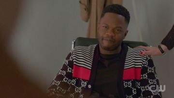 Gucci Cardigan de Jeff Colby (Sam Adegoke) dans Dynastie (S03E13)
