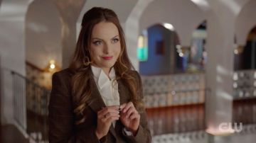 Blazer marrón de Fallon Carrington (Elizabeth Gillies) en dinastía (S03E13)