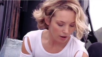 Helmut Lang White shirt worn by Juliett Higgins (Perdita Weeks) in Magnum P.I. TV show wardrobe