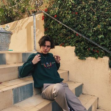 Sweater mickey green worn by chase Hudson on account on the Instagram of @lilhuddy