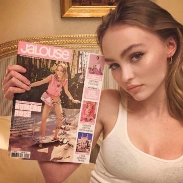 Magazine Jealous Lily-Rose Depp on the account Instagram of @lilysrose_depp