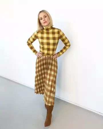 The top collar amount to cazrreaux of Kristen Bell on the account Instagram of @kristenanniebell