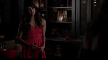 Robe portée par Elena Gilbert (Nina Dobrev) dans Vampire Diaries saison 5 épisode 8