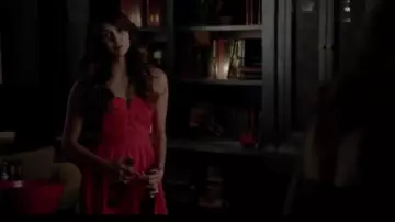 Robe portée par Elena Gilbert (Nina Dobrev) dans Vampire Diaries saison 5 épisode 8