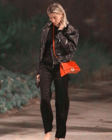 Jennifer Fisher Hoop Ear­rings worn by Hailey Baldwin Youtube February 21, 2020