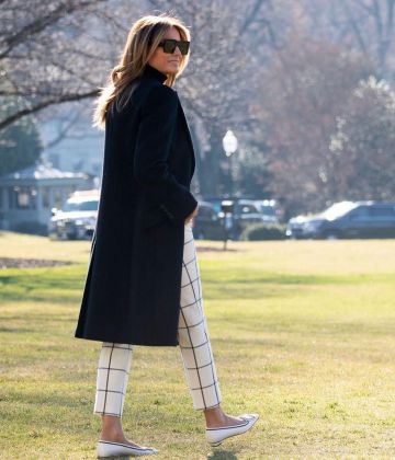 Roger Vivier Belle Vivier Patente gráfica Flats de cuero recortados usados por Melania Trump Se va a la India 23 de febrero de 2020