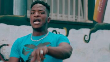 Short chain with big links gold Niska in Niska | Freestyle Booska bad guy