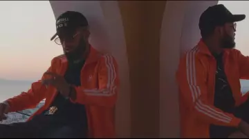 Cap black with flags de Niro in Niro - No pain No gain - (Clip official) ft. Nino B