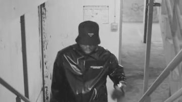 El bob de Prada usado por Dinos en el video musical de Mack Le Bizz Freestyle