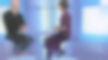 El vestido de media longitud con cuello lavallière de Mélanie Taravant en C à dire el 24.02.2020