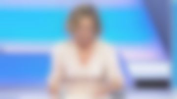 Le top nude rétro imprimé fleuri de Caroline Roux dans C dans l'airle 24.02.2020