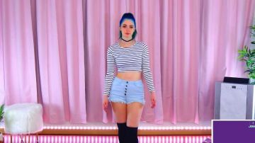 Crop top rayée dans la vidéo Sweet Little Unforgettable Thing - Bea Miller - Just Dance 2019