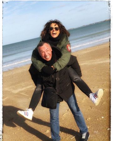 La parka longue kaki Zadig&Voltaire, doublure fausse fourrure, avec capuche de Faustine Bollaert sur le compte Instagram de @faustinebollaert