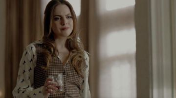 Cheval Imprimer Chemisier de Fallon Carrington (Elizabeth Gillies) dans Dynastie (S02E13)