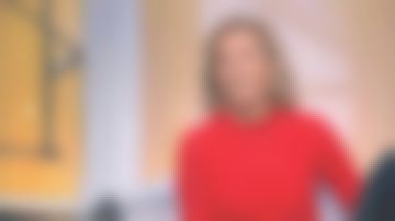 The sweater of Claire Chazal in Passage of the Arts of the 24 02 2020