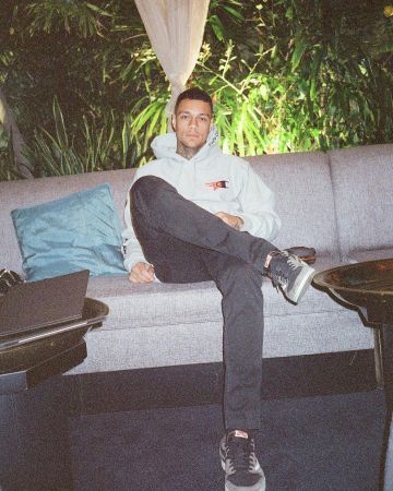 El par de Jordan Travis Scott usado por Gregory van der Wiel en la cuenta de Instagram de @gregoryvanderwiel