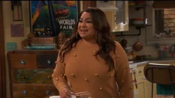 Sweater brown worn by Raven Baxter (Raven-Symoné) in Raven's Home ( 3x05 )