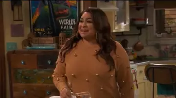Pull marron portée par Raven Baxter (Raven-Symoné) dans Raven's Home ( 3x05 )