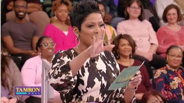 Zara Imprimé Robe Plissée portée par Tamron Hall sur Le Tamron Hall Afficher le 21 février 2020